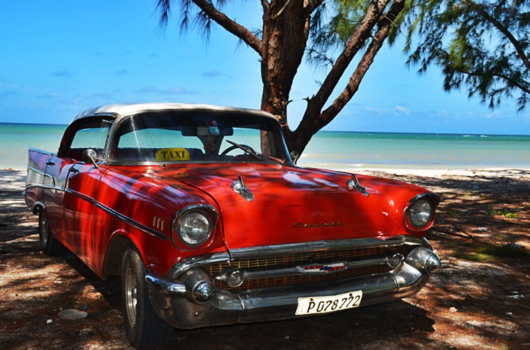 Lire la suite à propos de l’article Trouver une voiture avec chauffeur à Cuba : tous les contacts !