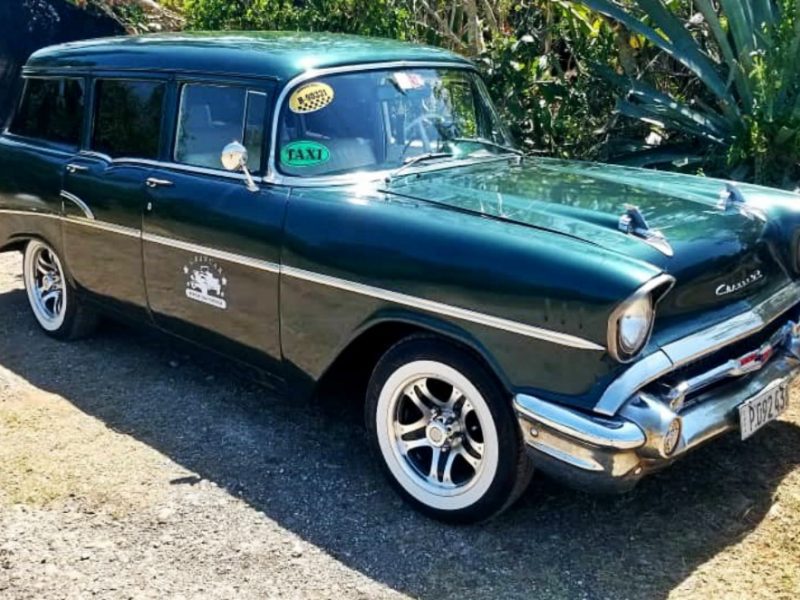 voiture avec chauffeur Cuba Leo pisicorre